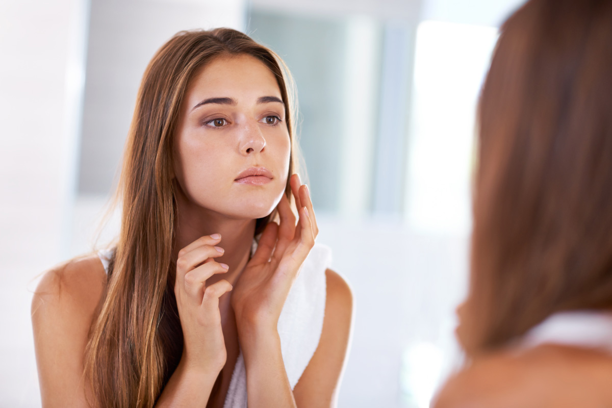 Tìm lại làn da sáng mịn, căng bóng bằng cách điều chỉnh 6  thói quen sau đây!