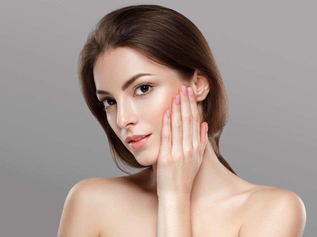 9 Mẹo nhỏ giúp bạn trở nên xinh đẹp mà không cần thoa son đánh phấn lên mặt