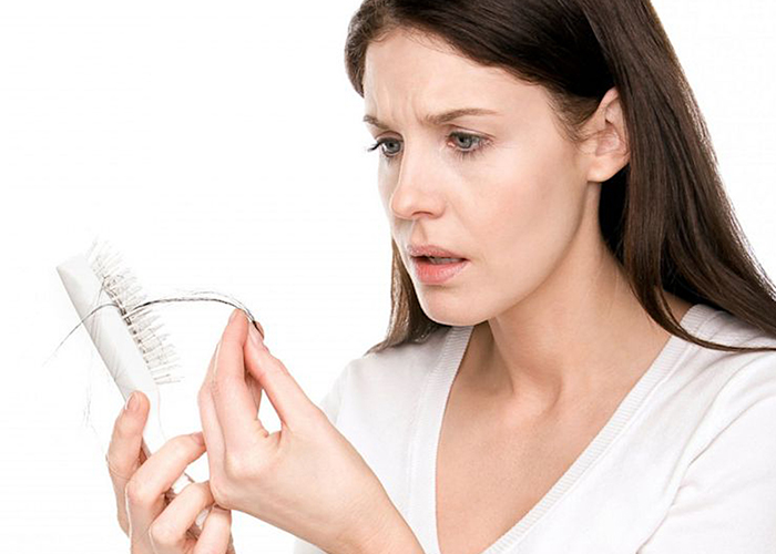 Nguyên nhân rụng tóc và một số mẹo điều trị rụng tóc bạn cần phải biết
