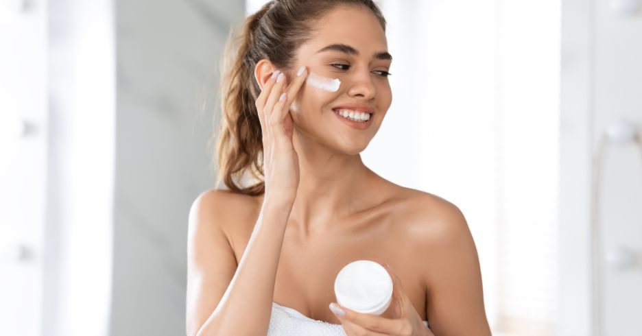 Cách bôi kem dưỡng ẩm đúng chuẩn cho nàng làn da căng mịn tự nhiên