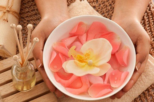 Công dụng của nước hoa hồng