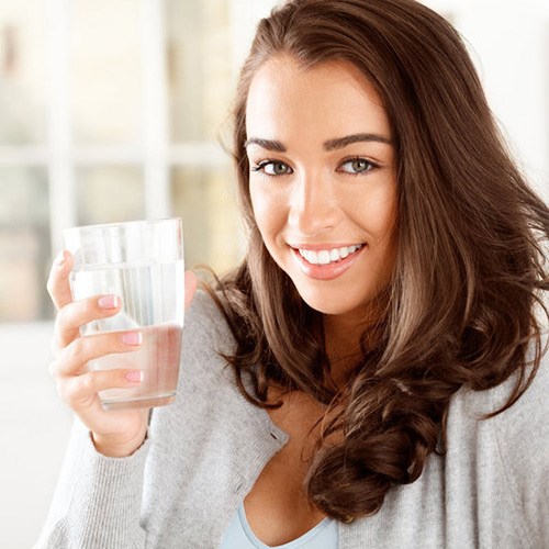 uống nước đều đặn để có được làn da đẹp