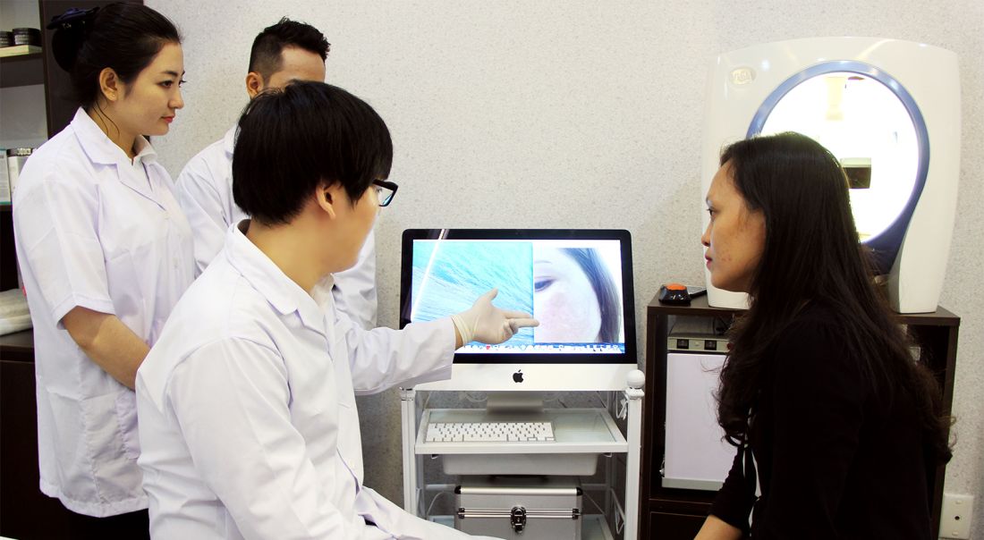Chuyên viên Hoa Anh Đào tư vấn chăm sóc da